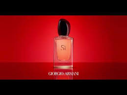 Armani sì is a timeless perfume, fresh, green and addictive in its initial impression, the elegance of freesia and the exquisite honey hues of rose de mai absolute make this perfume truly distinctive. Giorgio Armani Si Eau De Parfum Bestellen Flaconi