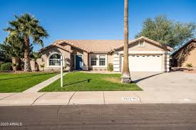 homes in gilbert az with big