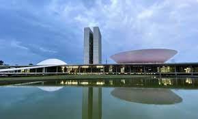 Câmara e Senado têm orçamento maior do que 99,9% das cidades brasileiras