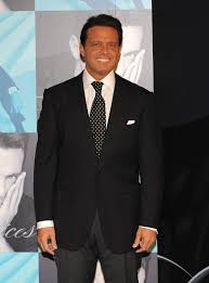 Luis miguel gallego basteri, professionally known as luis miguel, is a mexican singer and record producer. Luis Miguel Netflix And Telemundo Series Coming Soon People Com
