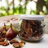 How do you make dried figs at home?