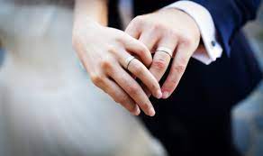 Berbagai bentuk cincin tunangan dan pernikahan untuk calon spesial. Jadikan Pernikahan Lebih Sakral Dan Romantis Dengan 10 Rekomendasi Cincin Nikah Berkelas