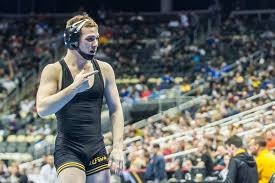 Spencer lee says he wrestled on two torn acls while leading iowa to its first national title since 2010 and credits teammates for support. The Numbers On Spencer Lee Vs Jack Mueller The 125 Pound Ncaa Final The Daily Iowan