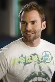 Writer/director Kevin Smith has cast Seann William Scott in his upcoming hockey movie Hit Somebody. Scott will play Buddy, a hockey team&#39;s enforcer who ... - SeannWilliamScott