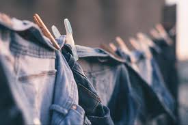 Resleting celana jeans pada pria ditempatkan pada bagian depan celana jeans. 7 Langkah Merawat Celana Jeans Pria Cardinal Bukareview