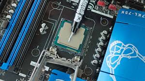 It can be cleaned by using a piece of cloth, ideally with cotton wool dipped in alcohol. How To Apply Thermal Paste To A Cpu