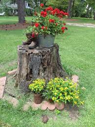35 Lovely Tree Stump Garden Decor Ideas