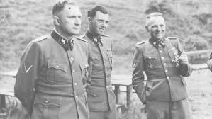 INFO.CZ | Německý voják zdravil své kolegy pozdravem "Heil Hitler". Jemu  podobných přibývá