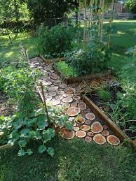 Lovely Diy Garden Paths Of Wood Slabs