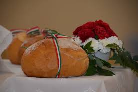 A magyar államalapítás és az új kenyér ünnepe. Augusztus 20 I Varosi Unnepseg Es Dijatado Budakalasz