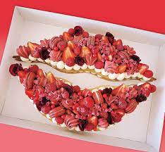 large lips cake up to 20 servings 18