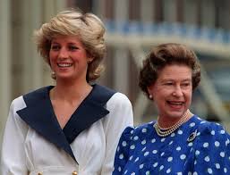 Královna alžběta se po půl roce objevila na veřejnosti, neměla roušku. Na Plazi Na Sankach Ci Na Dostizich Podivejte Se Na Zivot Kralovny Alzbety Ii Hospodarske Noviny Ihned Cz