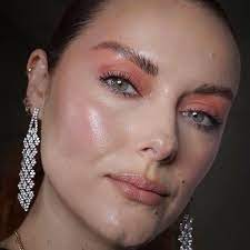 how to wear peach makeup on your eyes