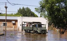 Resultado de imagen para Inundaciones. Ejercito Argentino ayuda a damnificados