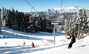 Sulle piste da sci alpino, piste da fondo più vicine a 6km, skiroom con scalda scarponi, deposito sci sulle piste, easy ski rental, servizio vendita skipass. Piste Da Sci A Misura Di Famiglia A Lavarone Il Trentino Dei Bambini