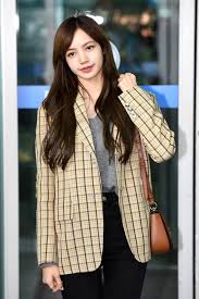 Lisa's airport fashion | allkpop forums. How To Style Classic Lapels For Your Airport Outfit According To Blackpink Lisa Inkistyle
