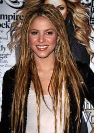 But the at the beginning of her career, shak donned her natural jet black hair that curled in the heat of her native a little over a year later, shakira dyed her hair blonde and released her crossover album. Shakira S Hairstyles