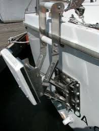 mount an outboard motor on your boat
