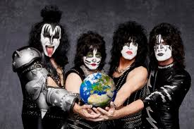 kiss gives surprise makeup free