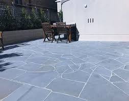 Extraordinarily robust and dense, crazy pavers are an ideal flooring option for pathways, driveways, courtyards, garden, pool surrounds. What Type Of Ntural Stones Can Be Laid As Crazy Pavers