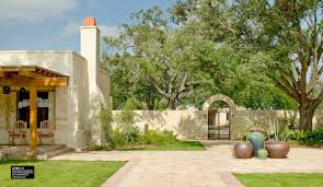 Eco friendly landscape design lisa cox. Rustic Hacienda Style Texas Ranch Amerikanischer Sudwesten Garten Houston Von Leedy Interiors Houzz