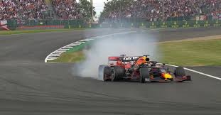 A pole pozícióból max verstappen . Vettel Kiutotte Verstappent A Kaotikus Brit Nagydijon Alapjarat