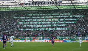 The two city rivals meet for the 332nd time. Wiener Derby Rapid Fans Provozieren Austria Anhang Mit Spruchband