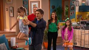 Barb thunderman (rosa blasi) is the wife to hank and mother to phoebe, max, nora, billy, and chloe. The Thundermans 2013