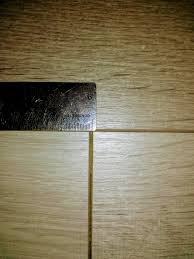 gaps between laminate floor panels