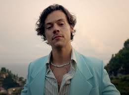 Harry edward styles was born on february 1, 1994 in bromsgrove, worcestershire, england, the son of anne twist (née selley) and desmond des styles, who worked in finance. Harry Styles Five Best Fashion Moments From Golden Music Video The Independent