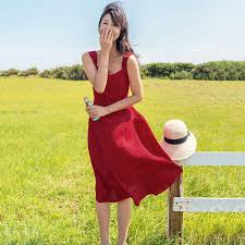 女人穿紅裙子，不能忽視4點，正確選擇擺脫俗氣感