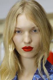 relaxed red lip trend today