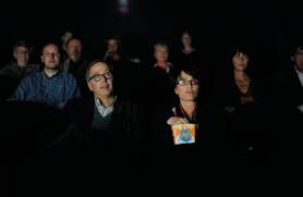 Frau entdeckt tausende fledermäuse in ihrem haus. In Ihrem Haus 2012 Film Cinema De