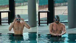 Mahesh Babu Looks Damn Hot As He Flaunts His Chiselled Body While Posing in  the Pool (View Pics) | 🎥 LatestLY