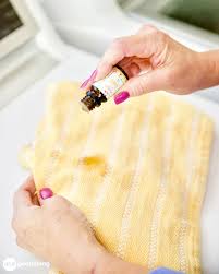 remove stains with lemon essential oil