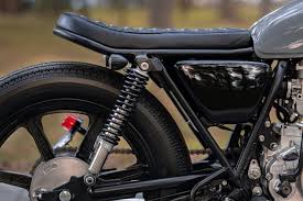 sleek yamaha xs400 café brat by marfil