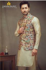 This is the reason hsy has a major name in design industry. Pin By Aresha Sk On All About Pakistan Wedding Dresses Men Indian Gents Wedding Dress Wedding Kurta For Men