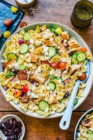 greek en pasta salad table for