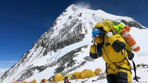 Some of the dead bodies on the higher altitude sectors of mount everest have also served as landmarks for mountaineers. Sherpas Find Four Bodies At Highest Camp On Mount Everest News Dw 24 05 2017
