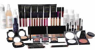 what motives cosmetics kits are available