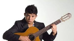 A los 29 años murió el joven cantante claudio valdés, quien fuera más conocido como el gitano, tras un accidente de tránsito ocurrido la la madrugada del domingo 25 de julio en la comuna de talcahuano, región del biobío. Haelzloevphnem