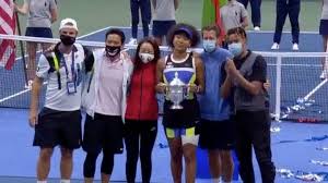 Naomi osaka is making history as the first japanese woman to make it to the finals of any tennis grand slam. Naomi Osaka S Boyfriend Left Fans In Stitches With This Awkward Us Open Moment Sportbible