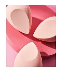 essence makeup and baking sponge make