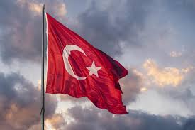 Bir ulusun simgesi olarak kullanılan, renk ve biçimle özelleştirilmiş, genellikle dikdörtgen biçiminde türk bayrağı; En Guzel Turk Bayragi Resimleri Dalgalanan Turk Bayragi Paylasimlari Suruyor Son Dakika Flas Haberler