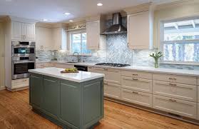 your guide to two tone kitchen cabinets