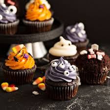 Last year i did a roundup post of some of my favorite halloween treats and halloween decorations so check it out too! 24 Easy Halloween Cupcake Recipe Ideas Scary Cupcake Decorations