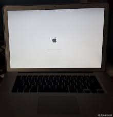 macbook pro stuck at start up apple