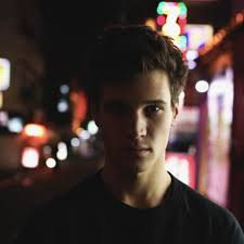 Flyctory.com cons some songs feel not to fit to the album. Wincent Weiss
