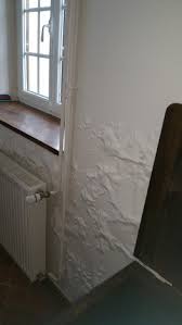 Appliquer la peinture sur les murs et plafond. Comment Diagnostiquer Un Probleme De Murs Humides Isosec