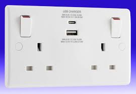 13a Twin Switched Socket With Usb A C